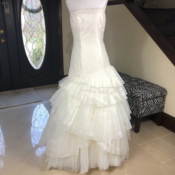 White by Vera Wang Strapless Ivory Fit&Flare Wedding Gown &Cathedral Length Veil - Picture 9 of 13